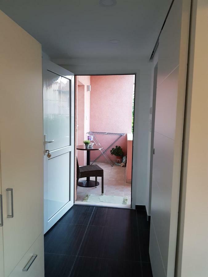 Apartman Elana Σίμπενικ Εξωτερικό φωτογραφία
